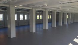 Gyárcsarnokkonténerekből5