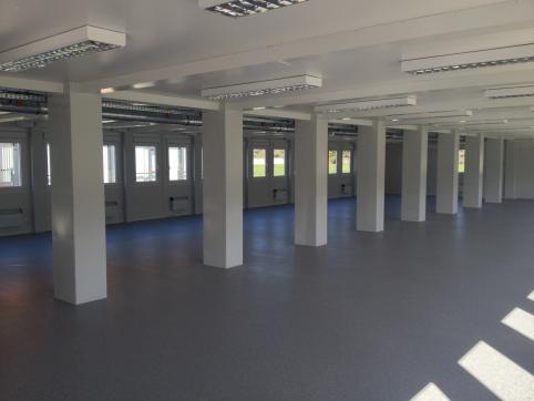 Gyárcsarnokkonténerekből5